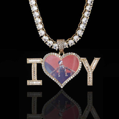 Collar con colgante de foto de corazón con patchwork de letras